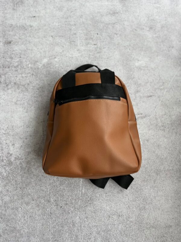 Mochila engomada marrón